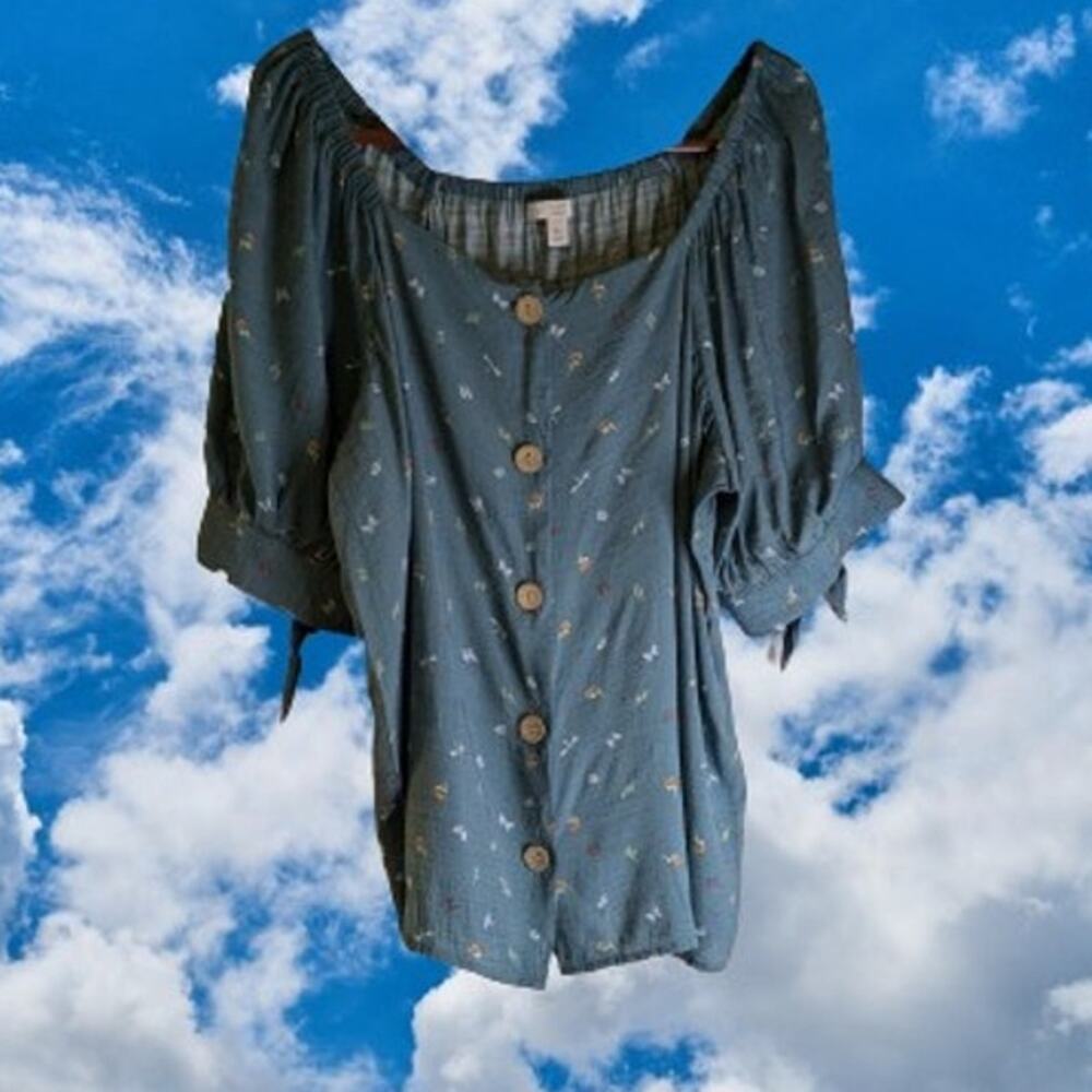 Lauren Conrad XL short sleeve rayon polyester blend blue w/flowers top.